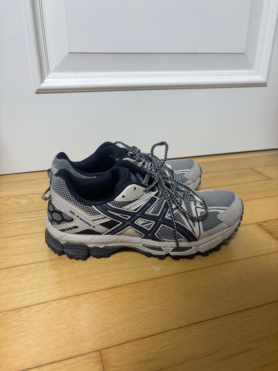 아식스 젤 카하나8 그레이 블랙 카본 275 상품이미지1