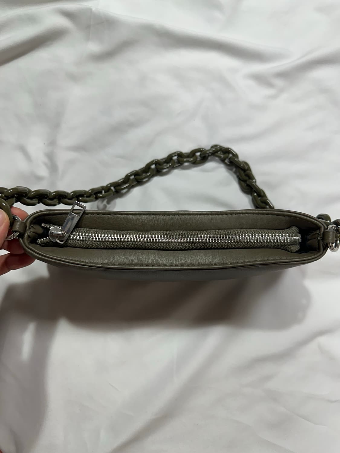 자라 카키 체인 숄더백 상품이미지3