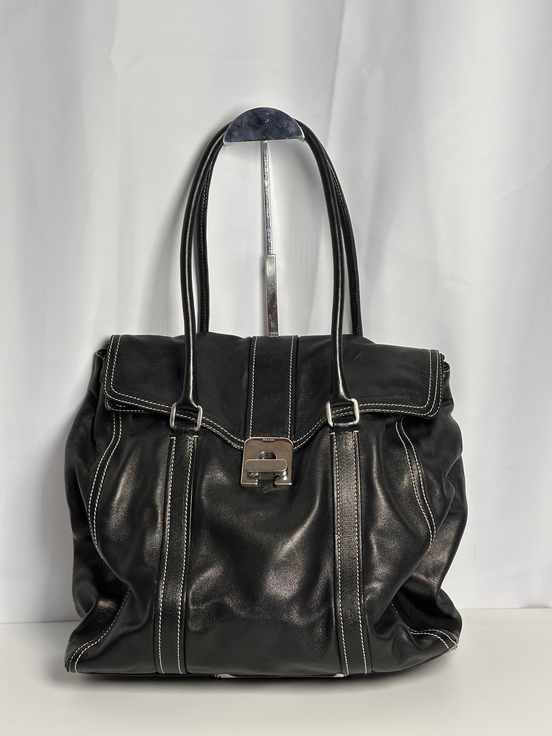 프라다 소프트 레더 토트백 (블랙) 상품이미지1