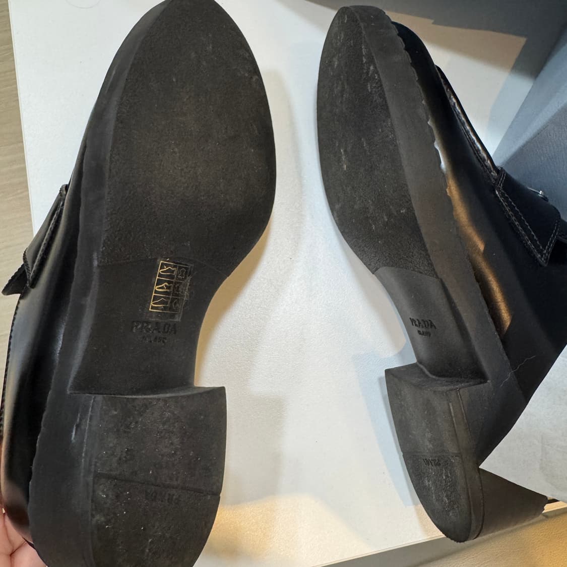 프라다 초콜릿 브러시드 레더 로퍼 블랙 37.5 상품이미지10