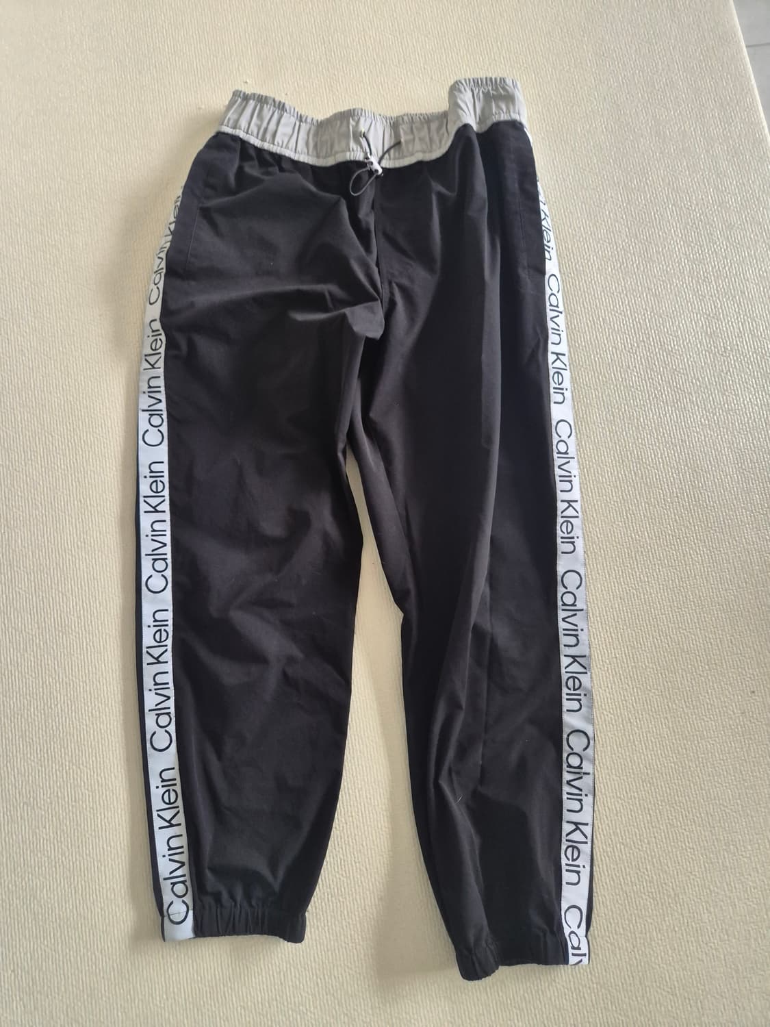 캘빈클라인 트레이닝바지 판매합니다 상품이미지1