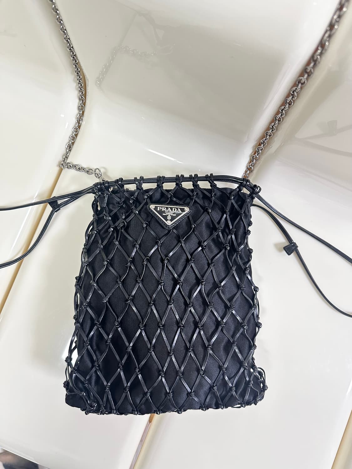 [A+ 정품] 프라다 네트 버킷백 크로스 상품이미지3