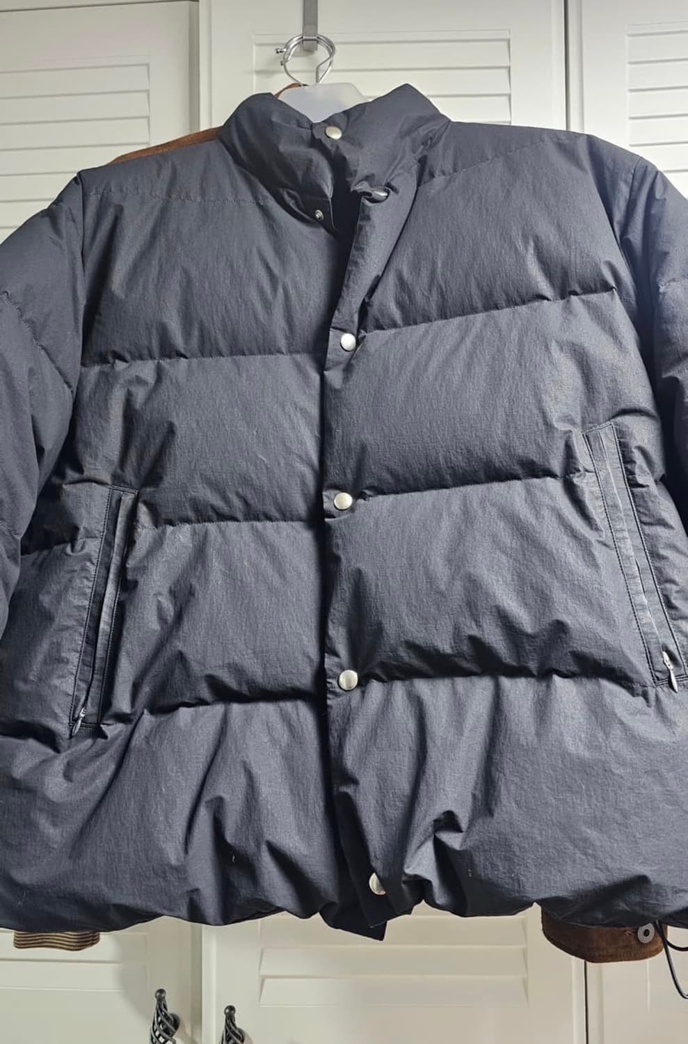 코모리 코튼나일론패딩 24시즌 2사이즈 팝니다! 상품이미지6