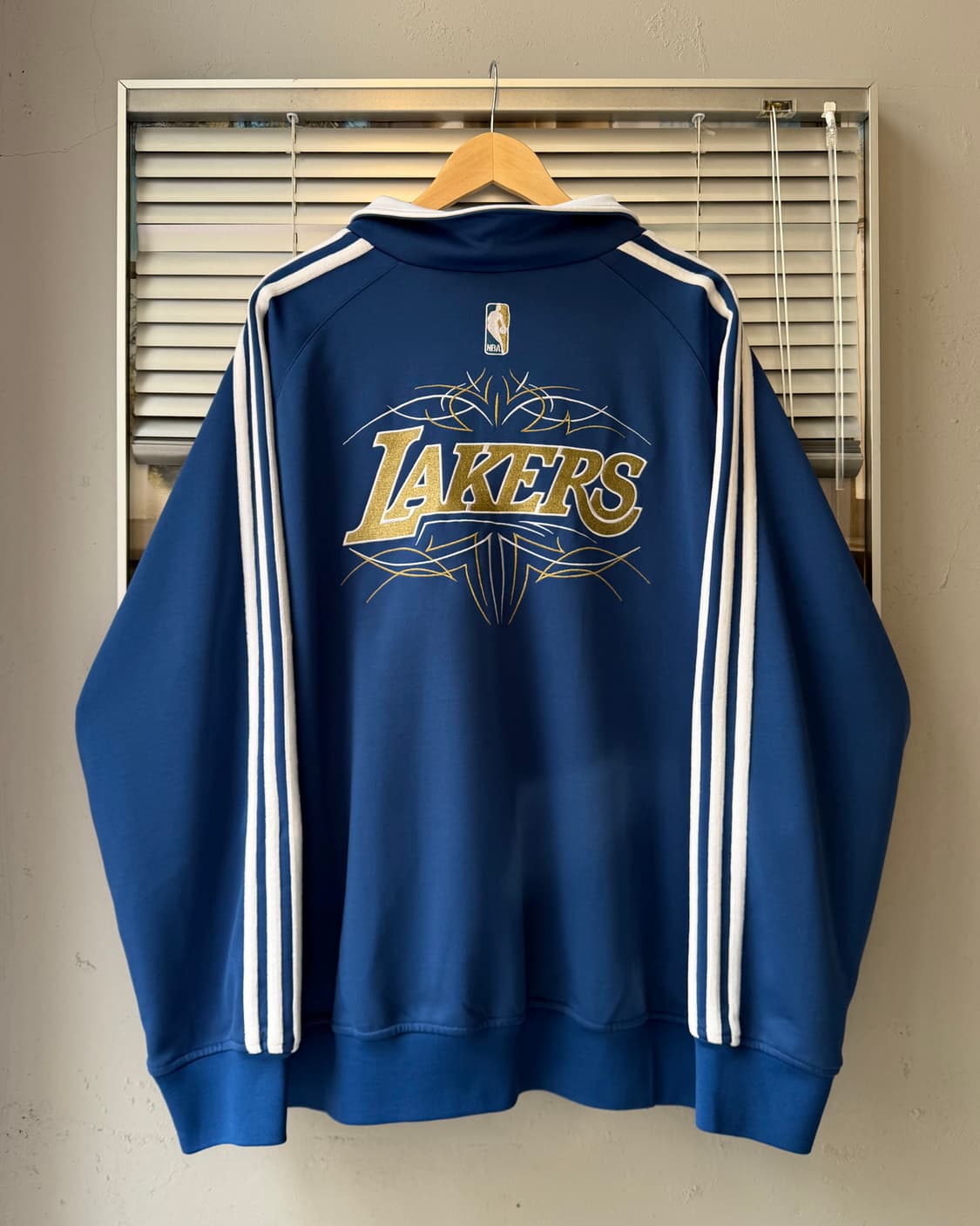 adidas x NBA Lakers 3-stripe track top  상품이미지5