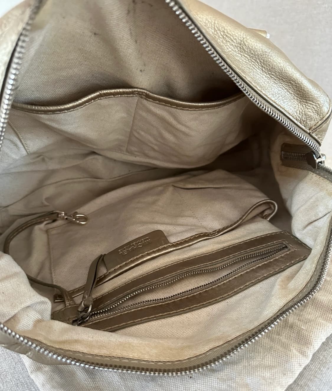 마이클 코어스 아스터 메탈릭 레더 스터드 사첼 백 상품이미지4