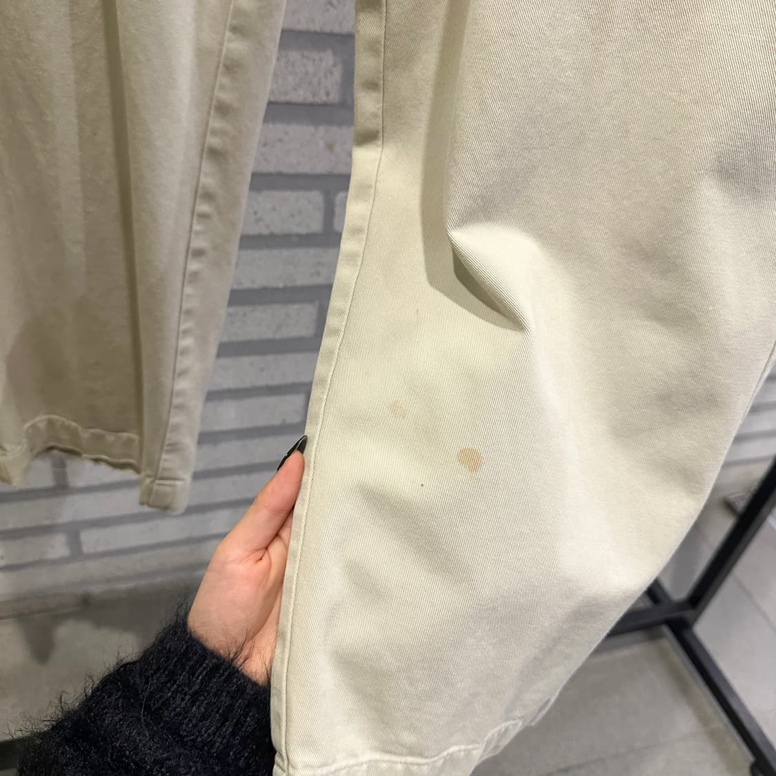 폴로 랄프로렌 투턱 테이퍼드 치노팬츠 후면패치 디테일 크림 상품이미지7