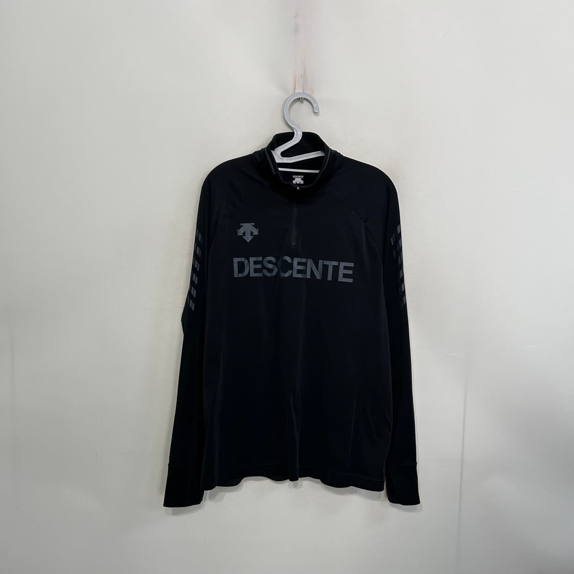 데상트 남성 반집업 기능성 티셔츠 100 상품이미지1