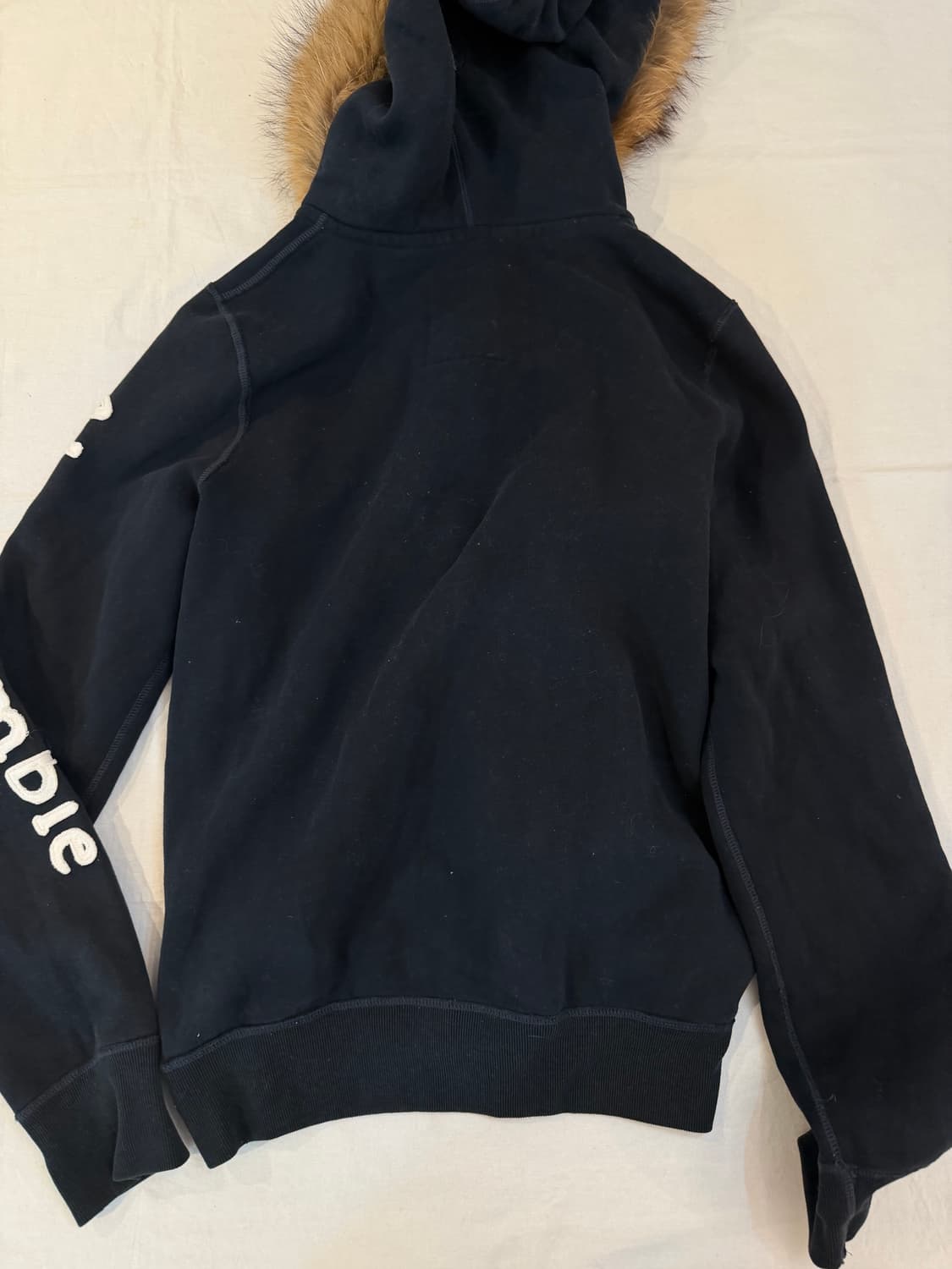 아베크롬비 y2k 울프죠 라쿤 퍼 후드집업 블랙 상품이미지3