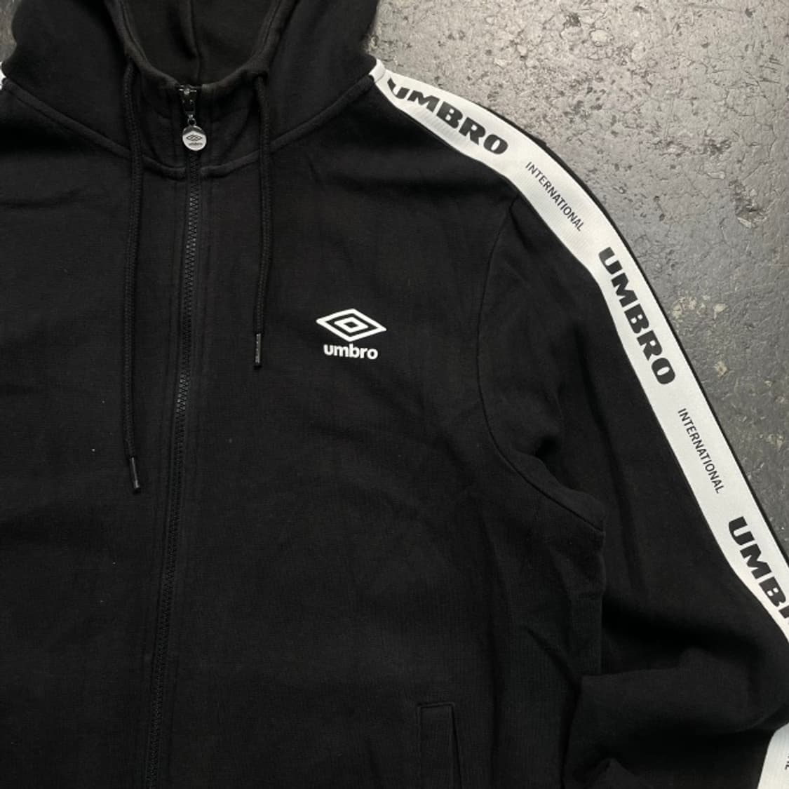 105 엄브로 후드집업 상품이미지2