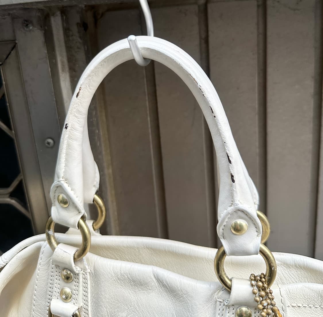 Coach stud leather shoulder bag 상품이미지6