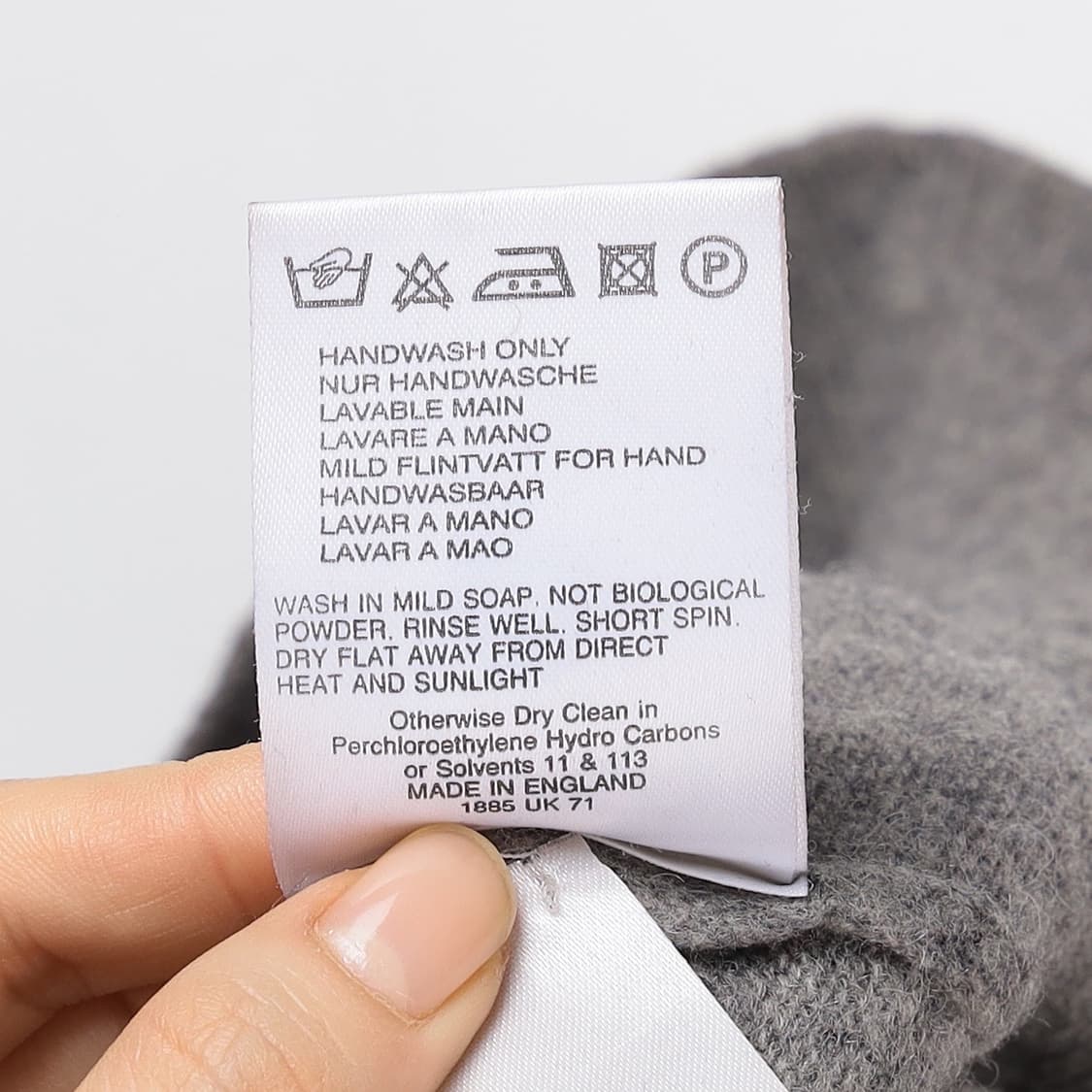 Burberry 크래스트로고 브이넥 니트   상품이미지10