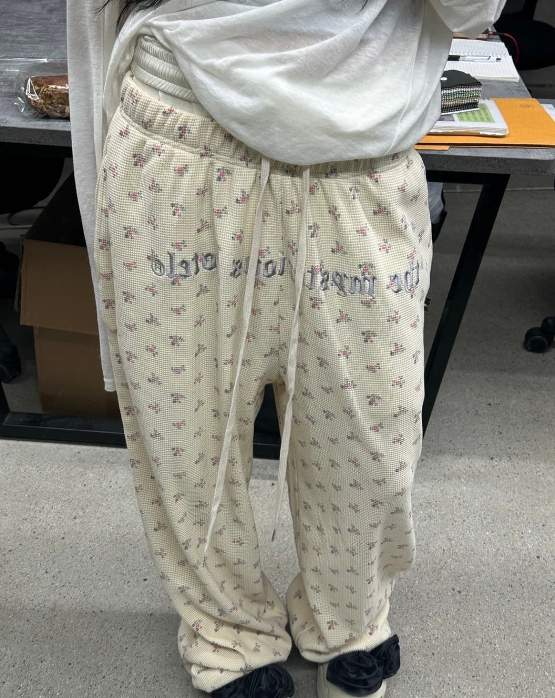 더미스테리어스호텔 플라워 와플 팬츠 상품이미지1
