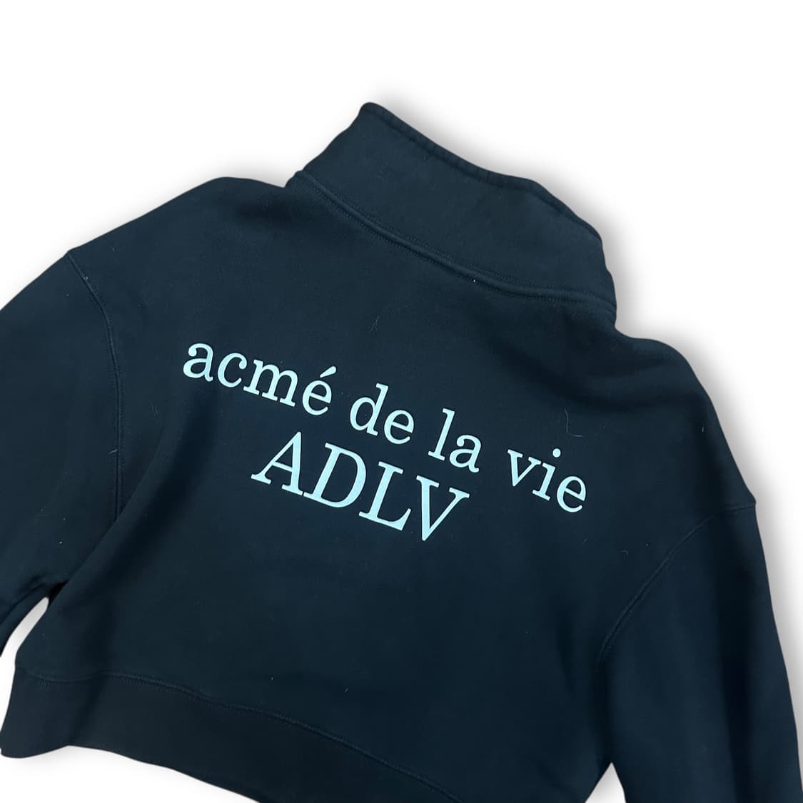 아크메드라비 크롭 맨투맨 상품이미지4