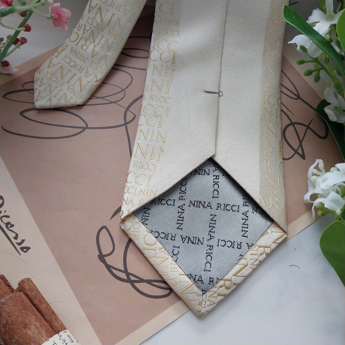니나리치 실크 아이보리 로고 자수 넥타이 9.1cm A+등급 K1442
 상품이미지7