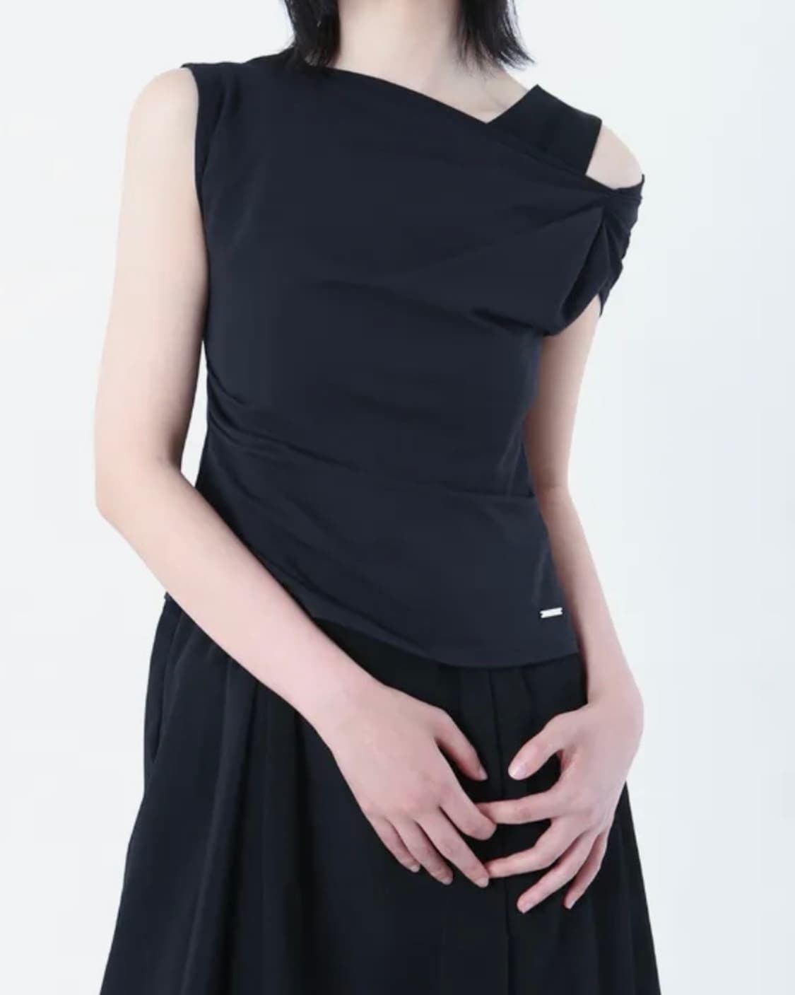 미세키서울 Slanted sleeveless top BLACK 상품이미지3