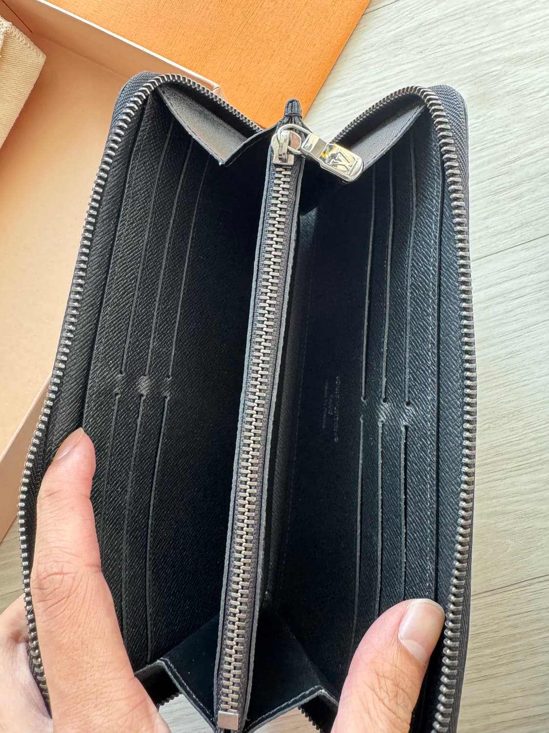 루이비통 이클립스 장지갑 지퍼돌이 상품이미지3