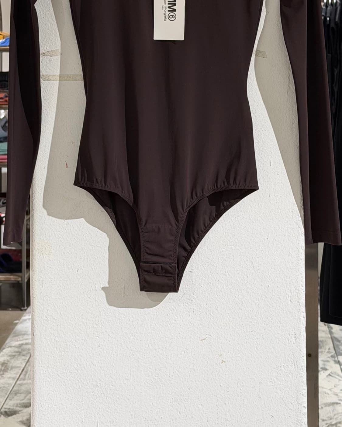 mm6 브라운 로고 롱슬리브 저지 바디수트 상품이미지4