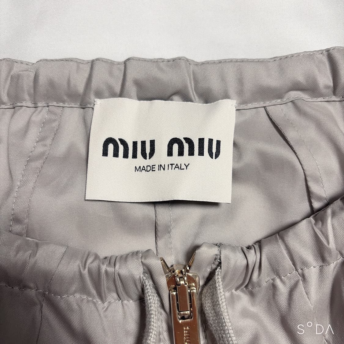 미우미우 23s/s 테크니컬 나일론 드레스(윈드 브레이커) 상품이미지5