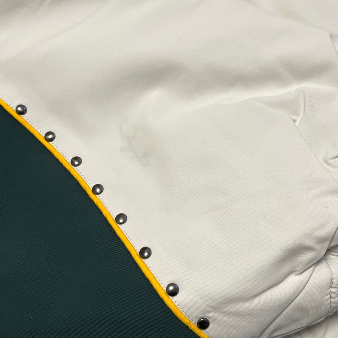 슈프림 스터디드 스타디움 자켓 화이트 - 25SS 상품이미지6