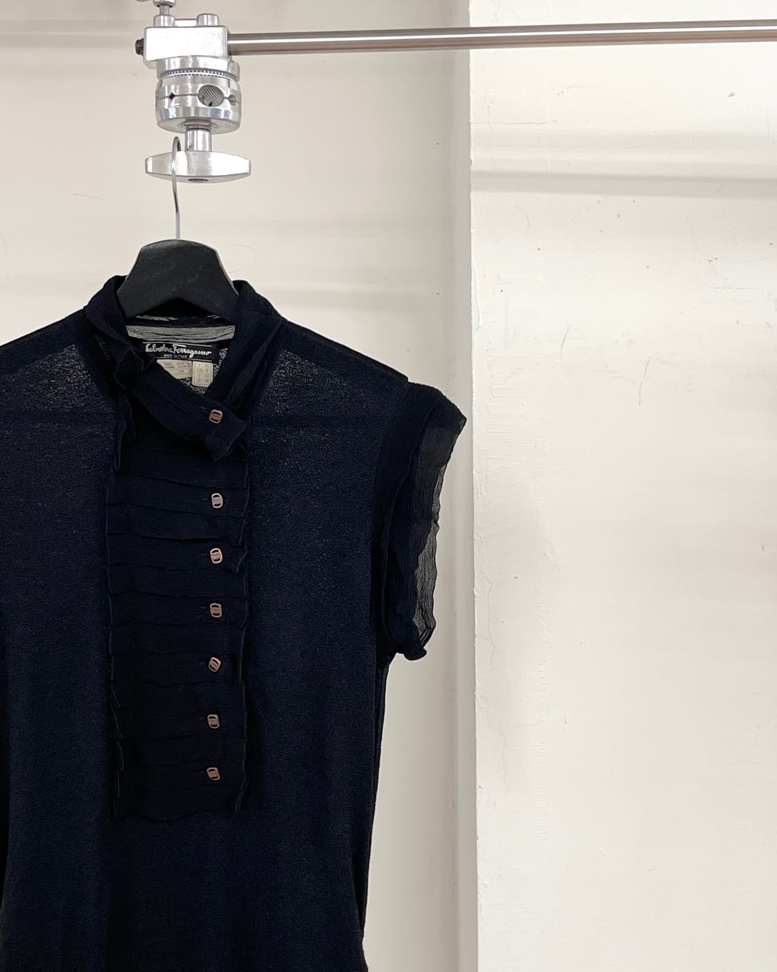 살바토레 페라가모 블랙 턱 디테일 슬리브리스 상품이미지4