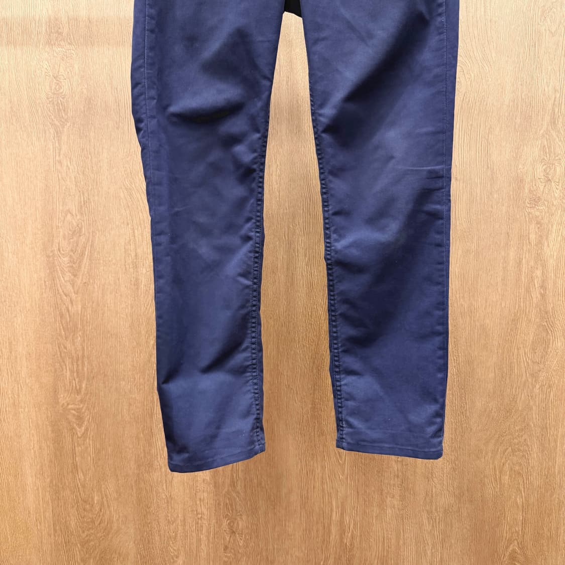 아크네스튜디오 코튼 팬츠 스트레이트 핏 5포켓 메탈 버튼 디테일 네이비 상품이미지5