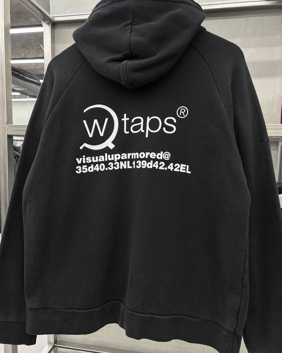 더블탭스 OG 백로고 스웻 후디 블랙 상품이미지2