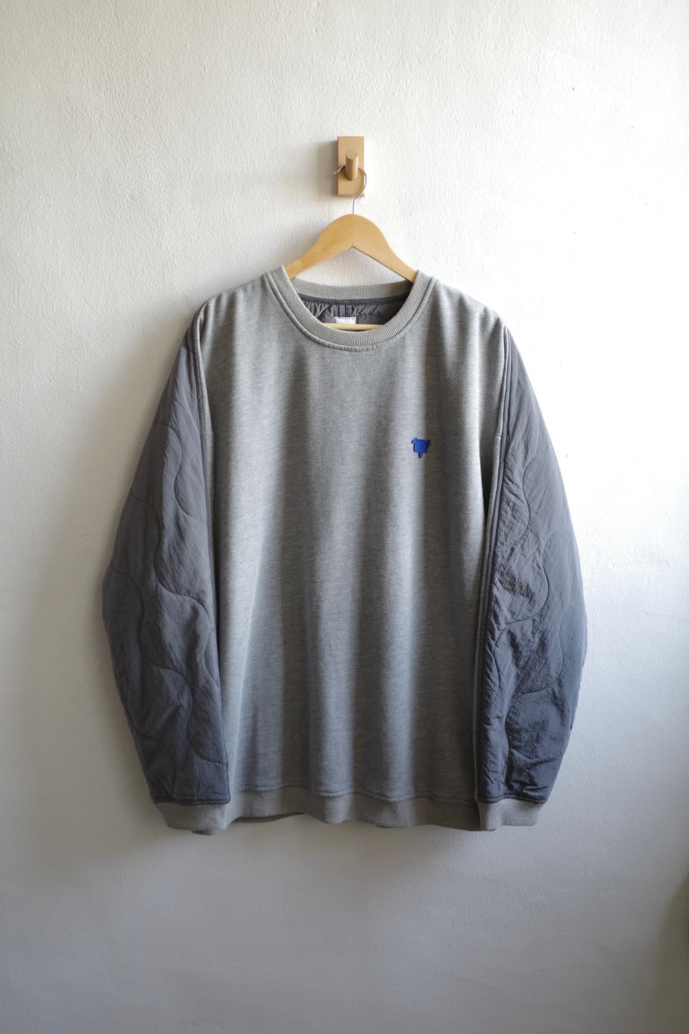 리버레이더스 퀼티드 스웻셔츠 상품이미지1