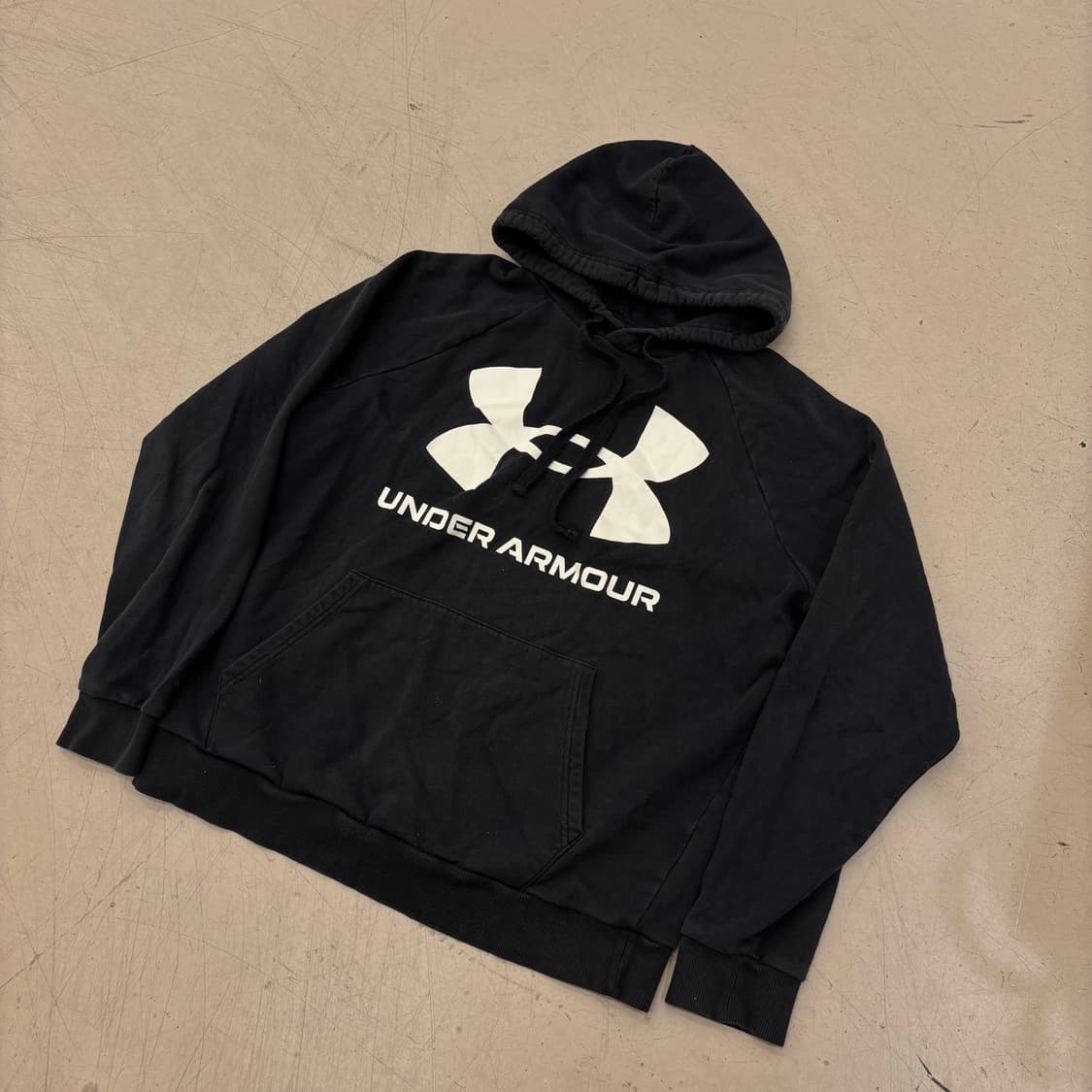 언더아머 빅로고 블랙 후드티 상품이미지1
