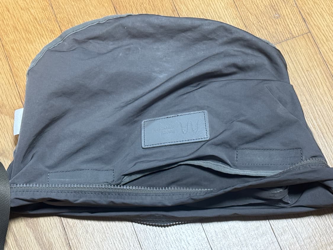 아미아칼바 크로스백 그레이 팝니다 상품이미지5