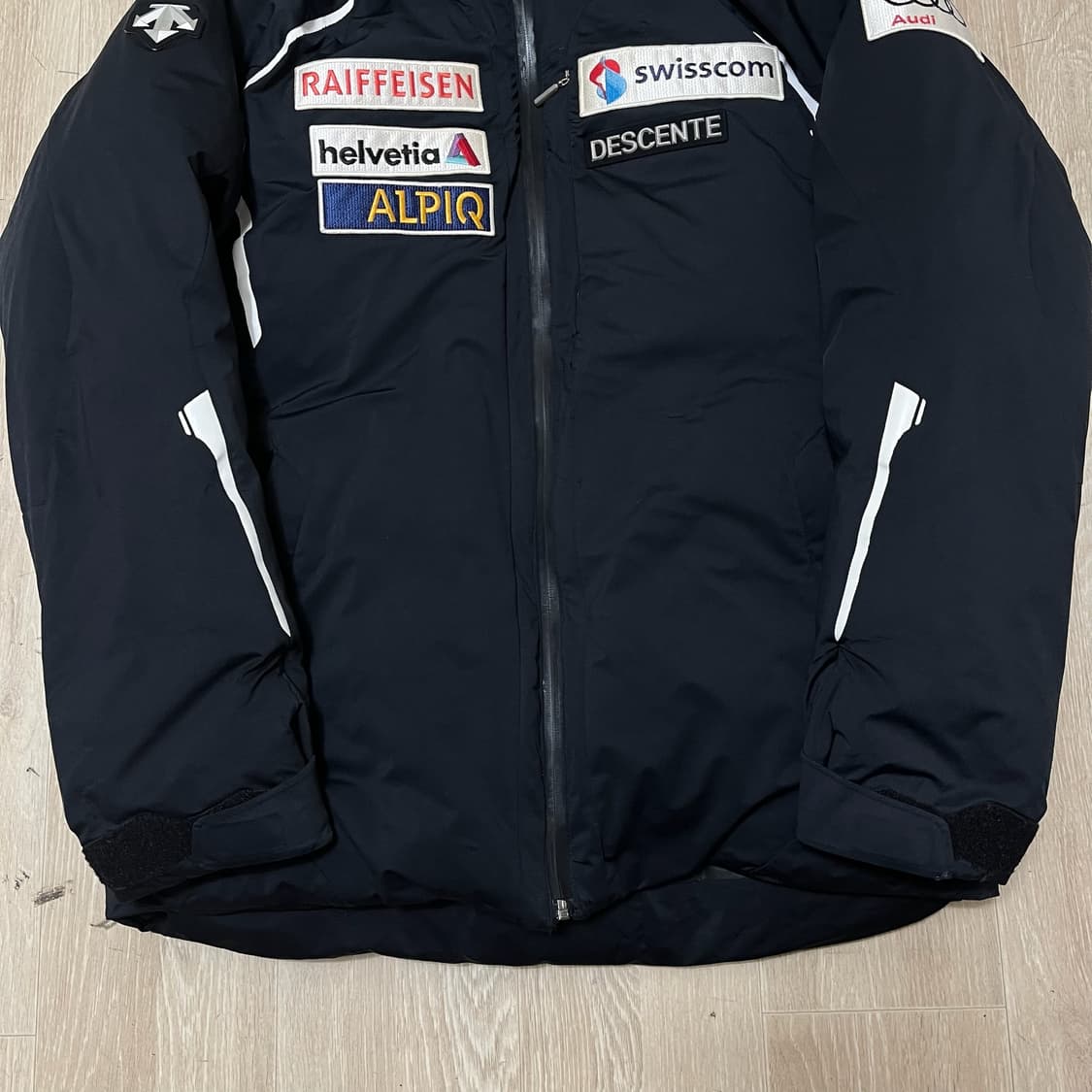 데상트 아우디 스위스 스키팀 덕다운 후드 패딩 XXL/110  상품이미지6
