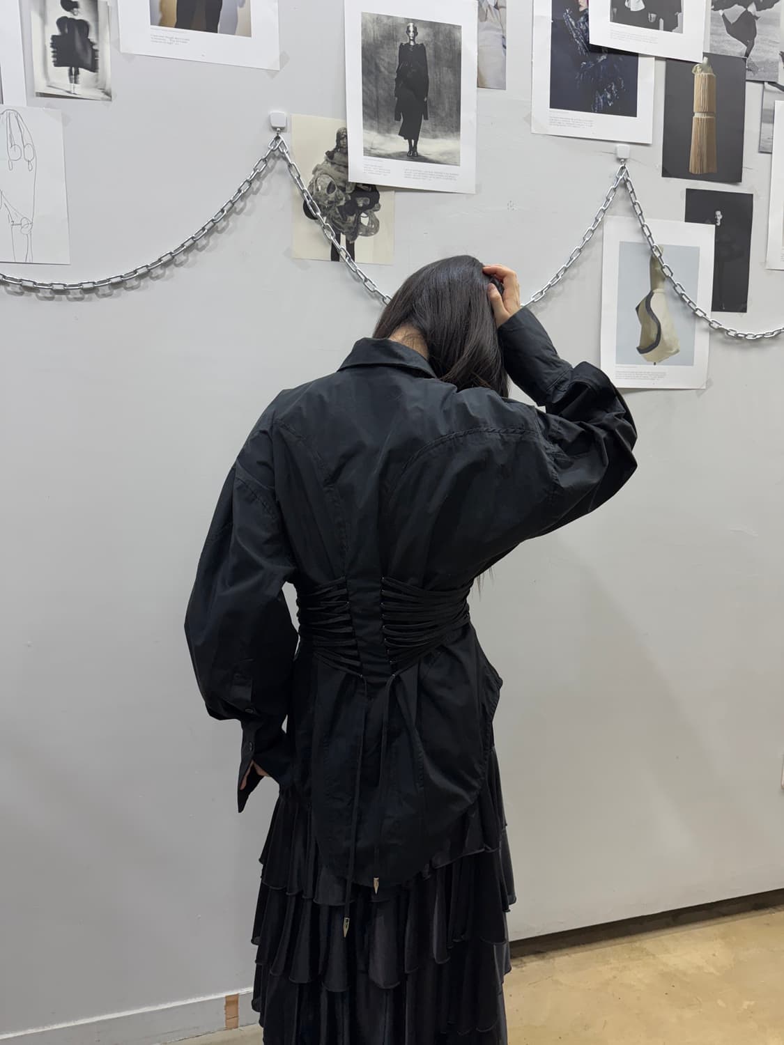 코르셋 실루엣 디테일 코튼 블랙 셔츠 상품이미지10