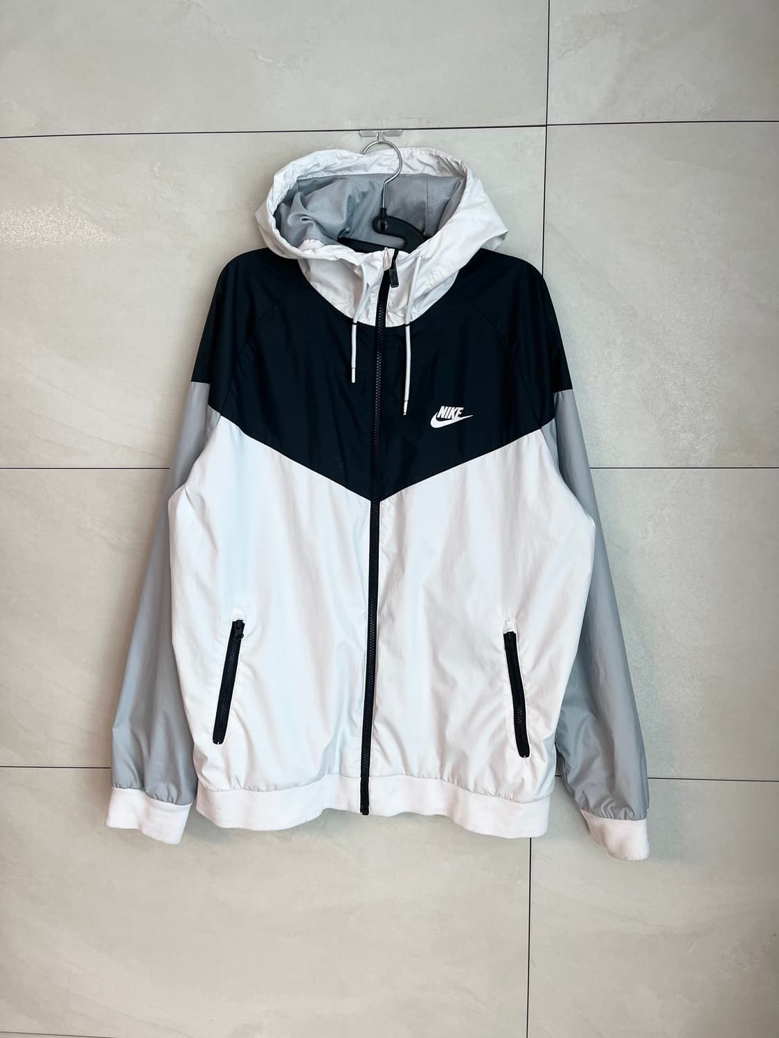 [XL] 나이키 윈드러너 바람막이 블랙/화이트/그레이 상품이미지3