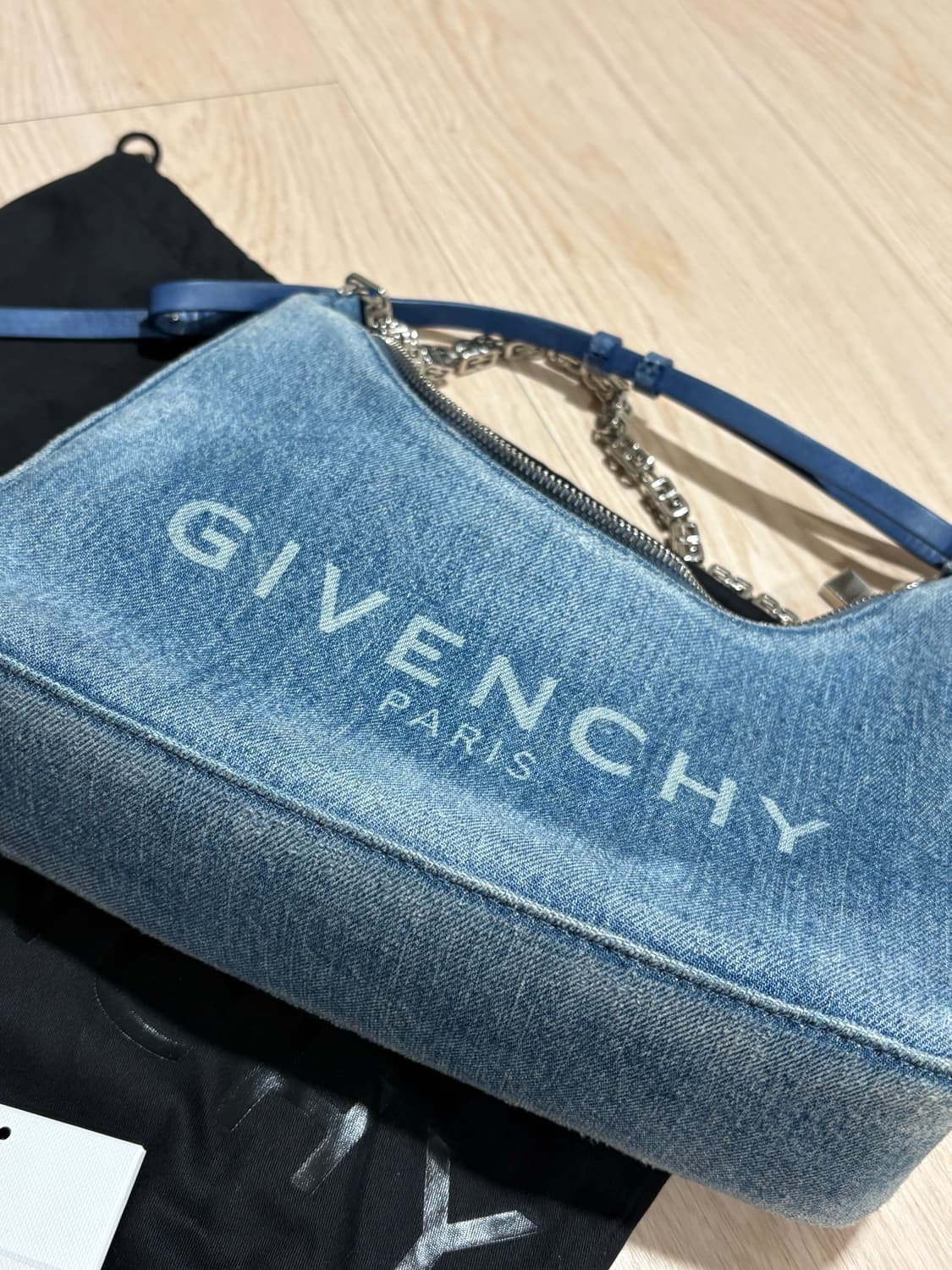 지방시 데님 핸드 숄더백 상품이미지2