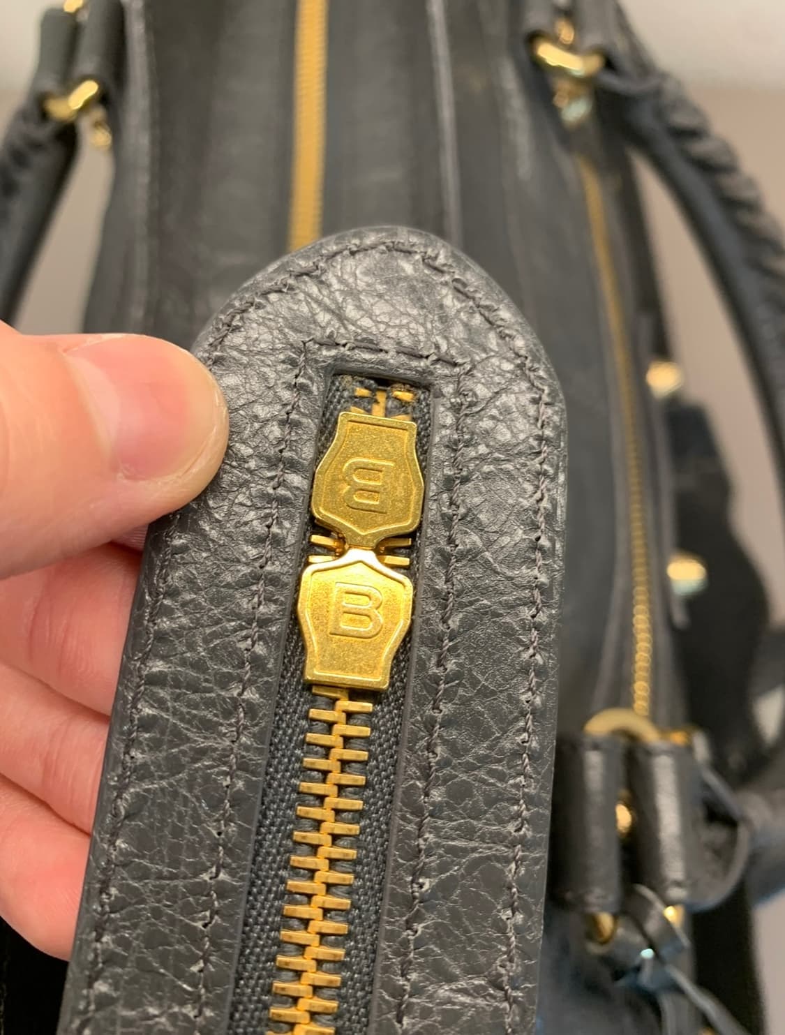 발렌시아가 클래식 모터백 스톤그레이 L 상품이미지5