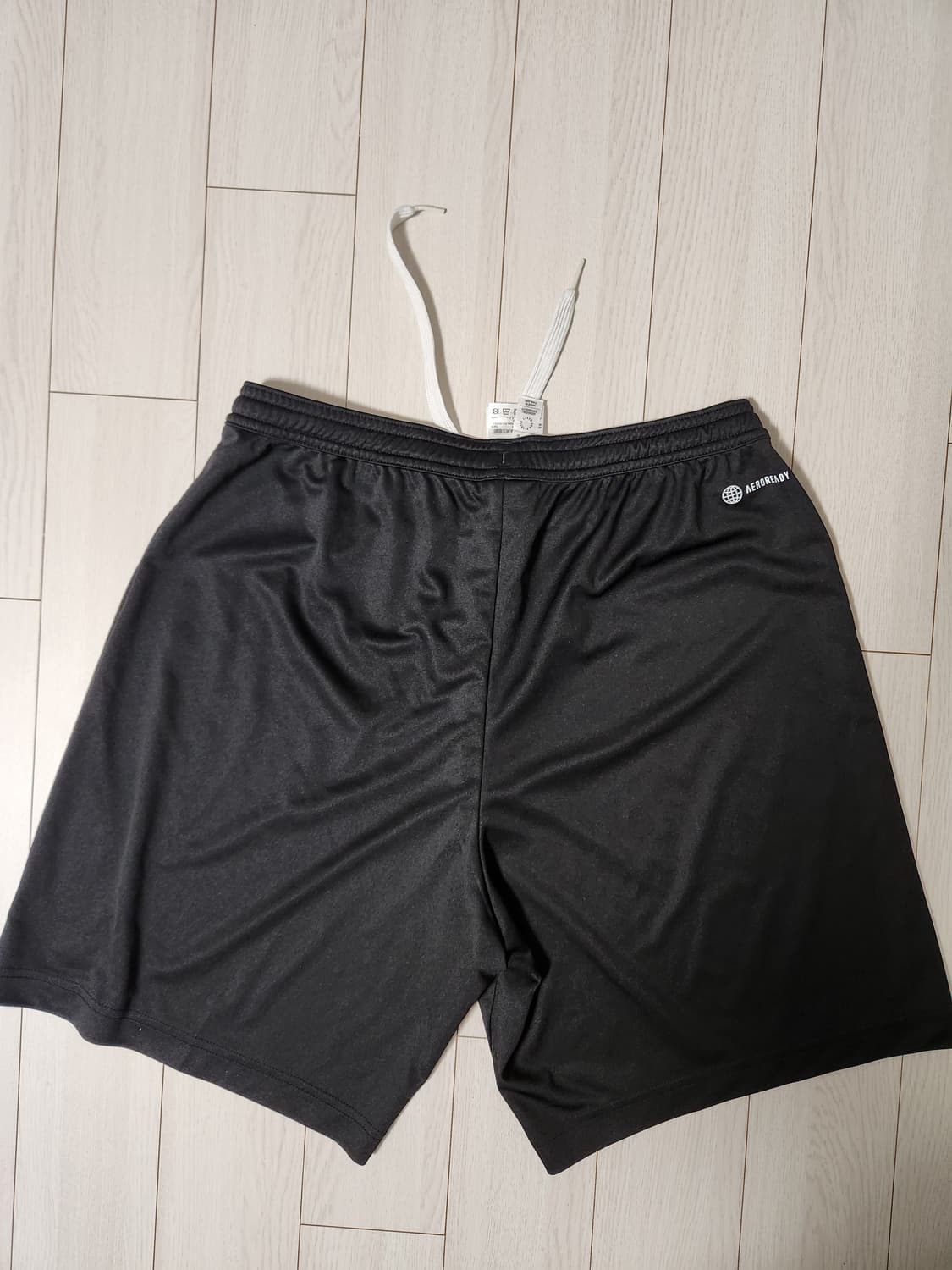 아디다스 블랙 반바지 ent22 sho 사이즈xl(새상품급)
오염 하자없 상품이미지3