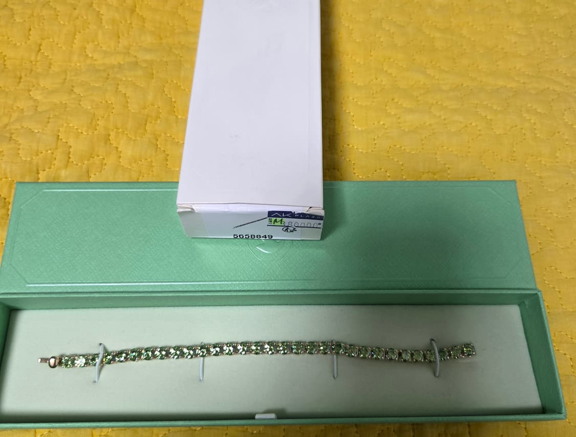 정가38만~새제품)스와로브스키 M사이즈 매트릭스 테니스 그린 팔찌 정품 상품이미지7
