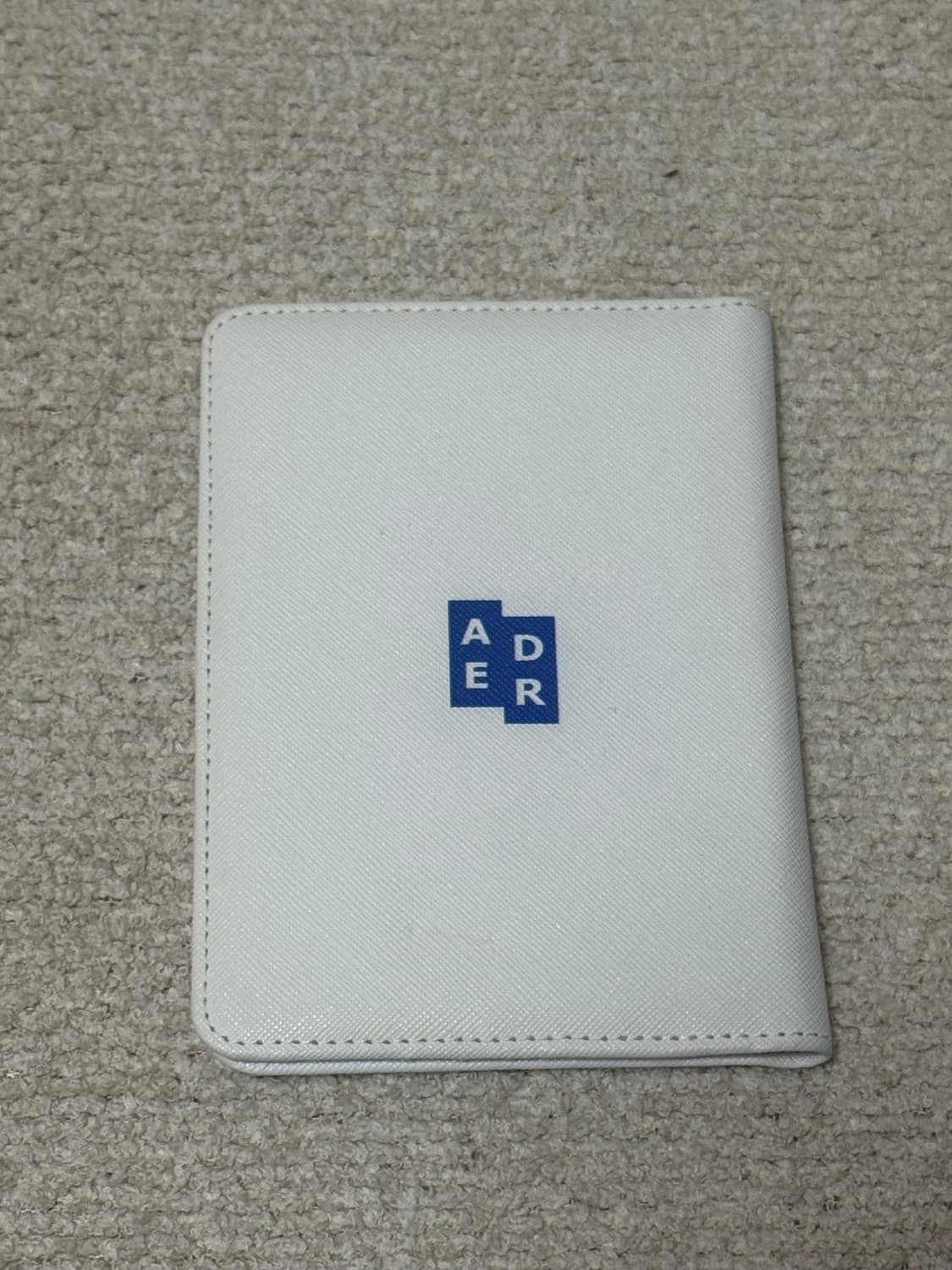 아더에러 시그니피컨트 여권 케이스 상품이미지2