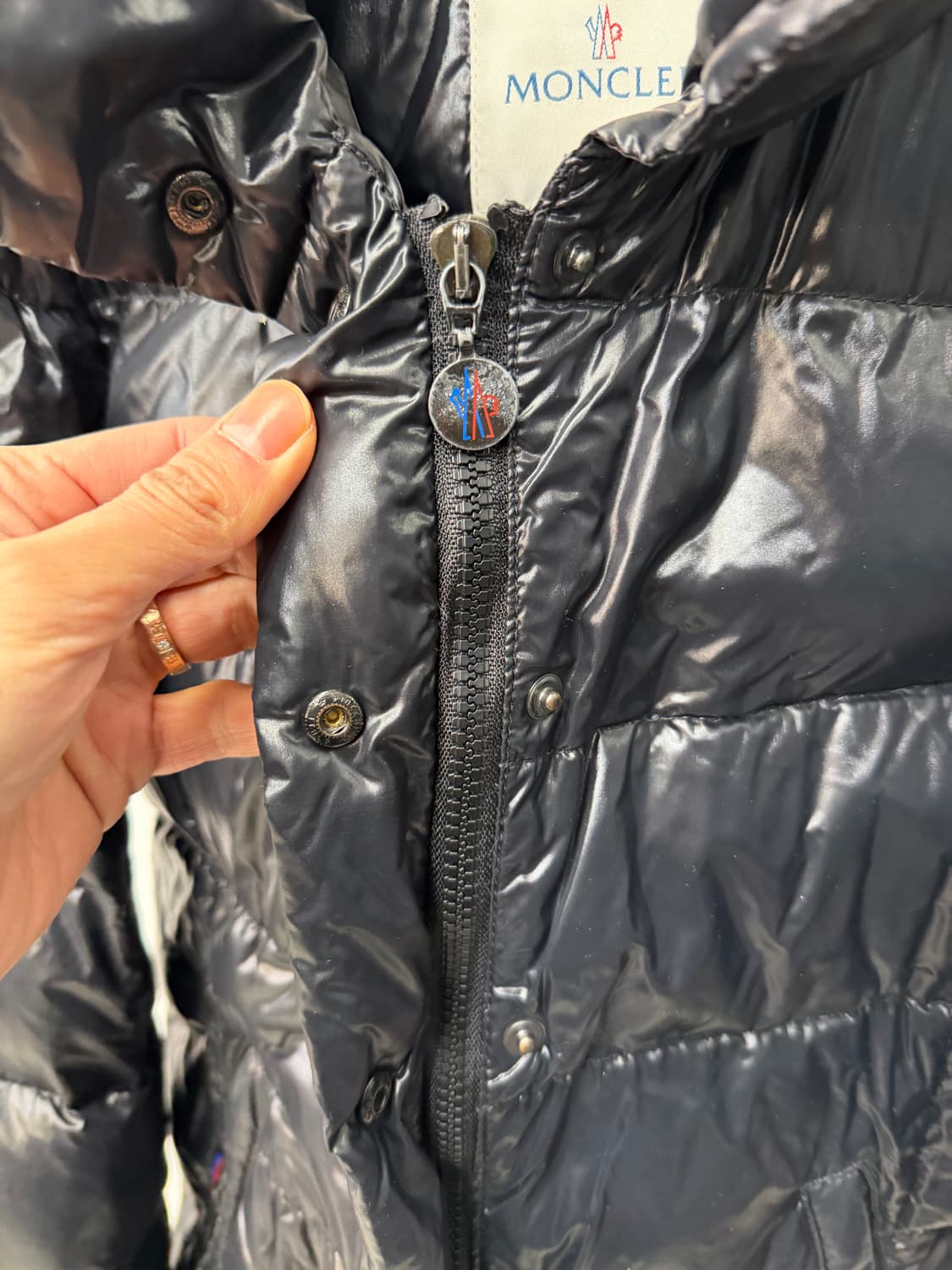 정품) 몽클레어 여성 빅와펜 숏패딩 1 상품이미지3