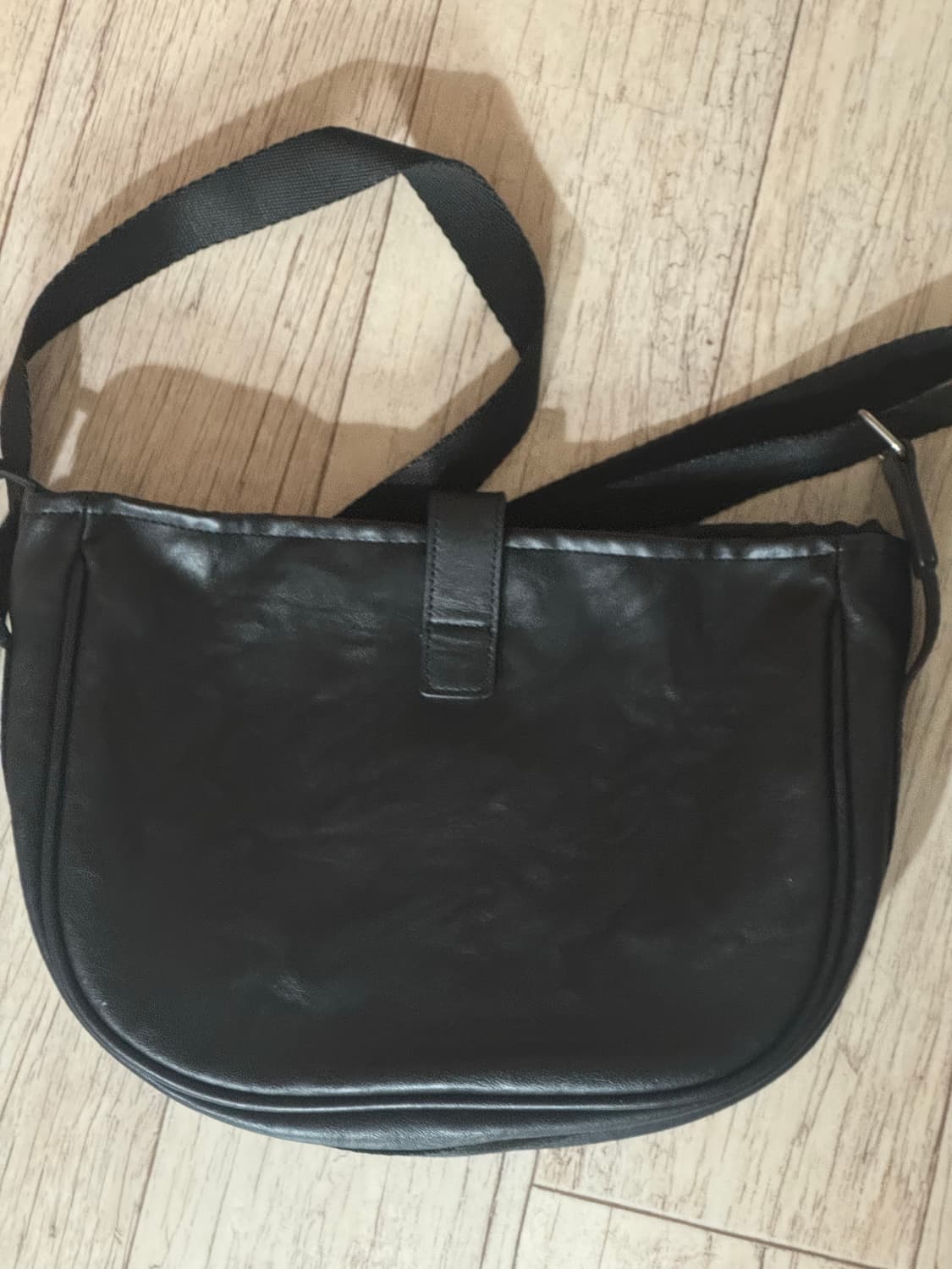 해칭룸 웨이비 레더백 상품이미지4