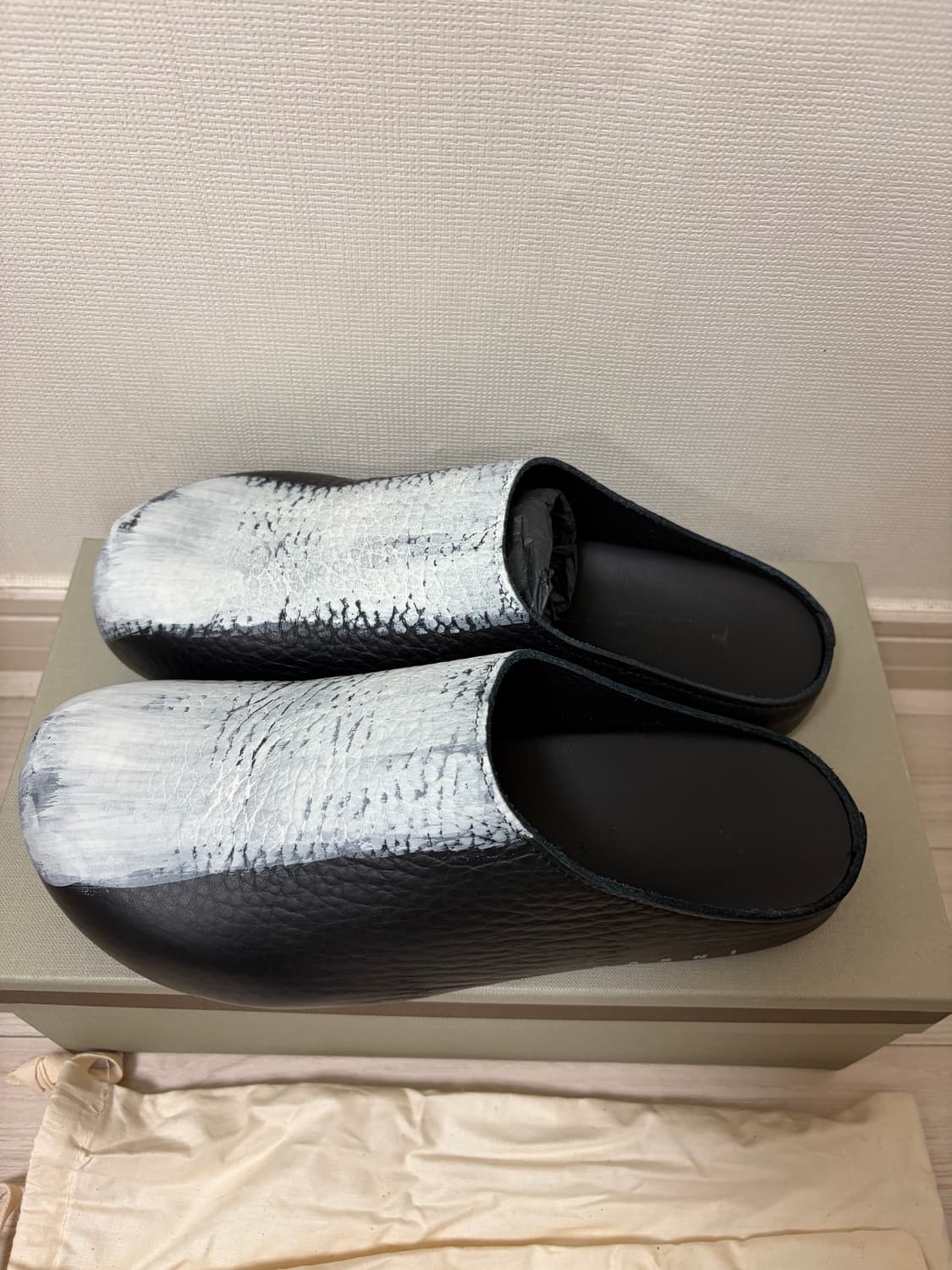 [40] (새상품) 마르니 페인트 이펙트 레더 뮬 사보 블랙 상품이미지2