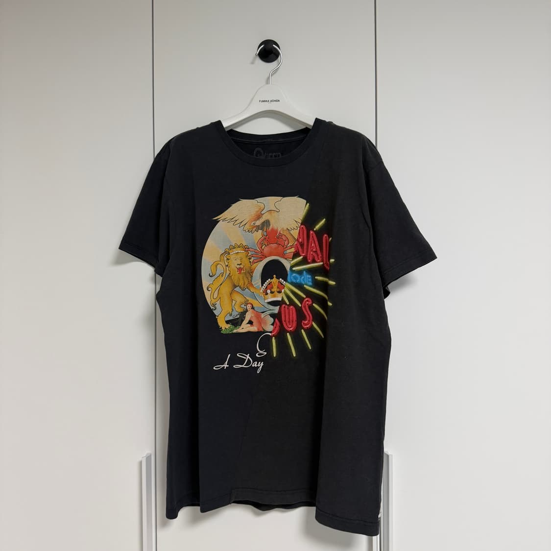 🏷️THRIFTY LOOK "Queen" TEE 상품이미지1