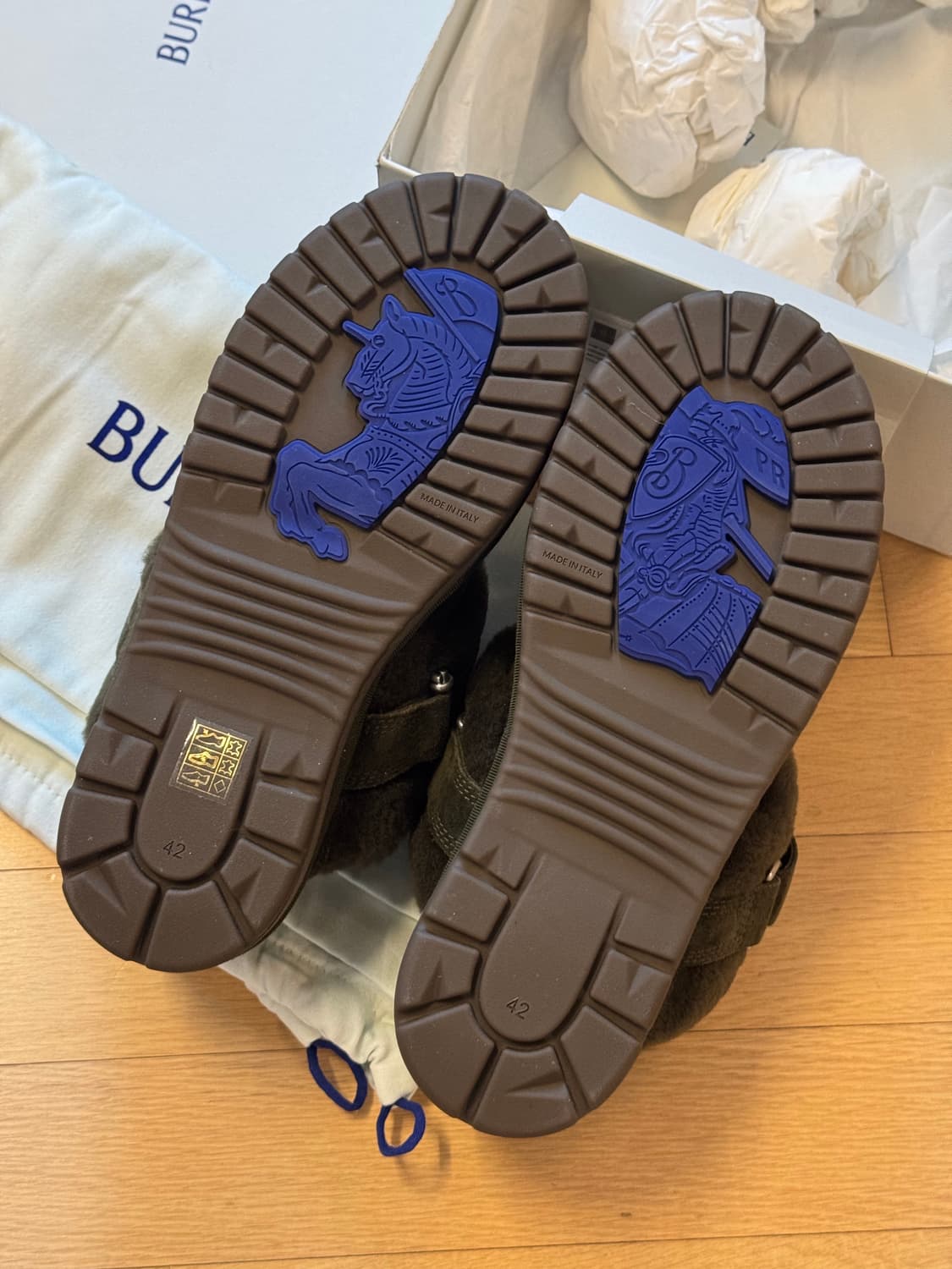 버버리 스웨이드 시어링 쳐비 뮬 샌들 42 상품이미지7