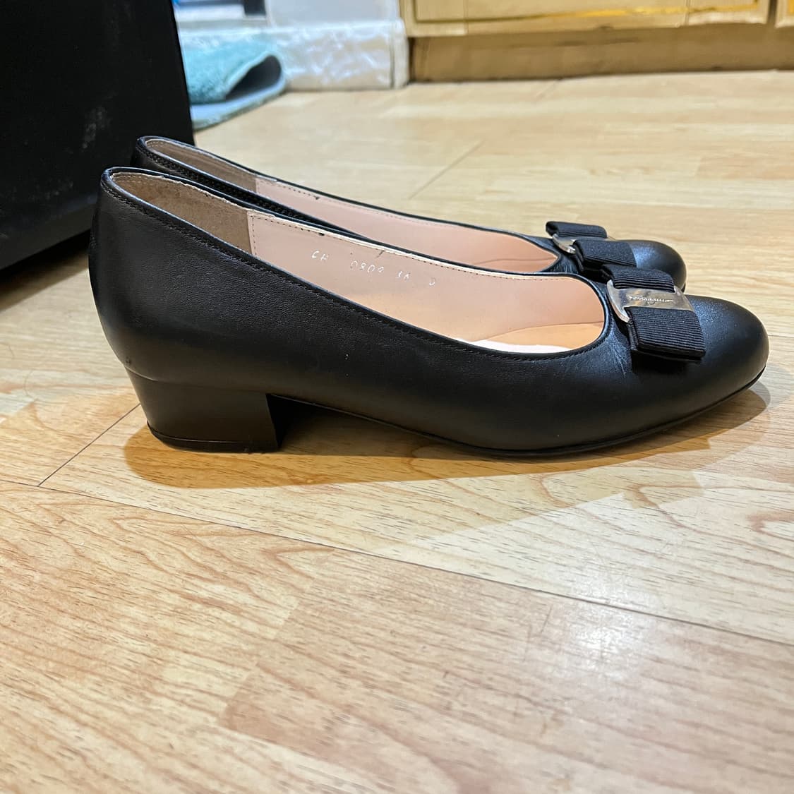 (230~235mm) 페라가모 바라리본 여성구두 EU36사이즈 상품이미지4