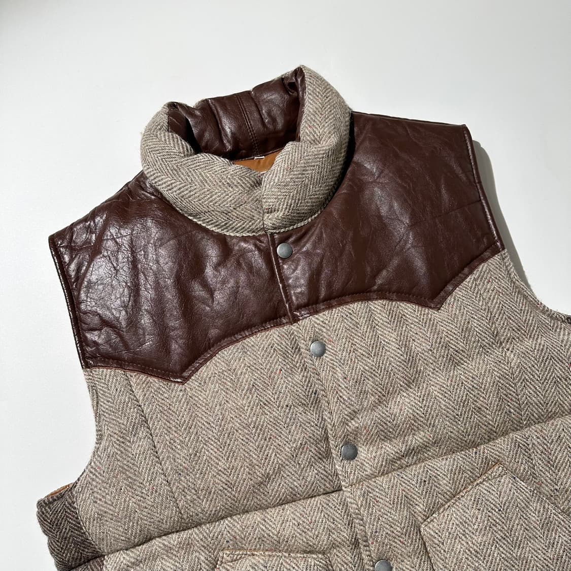 해리스 트위드 헤링본 레더 배색 웨스턴 패딩 베스트 상품이미지3