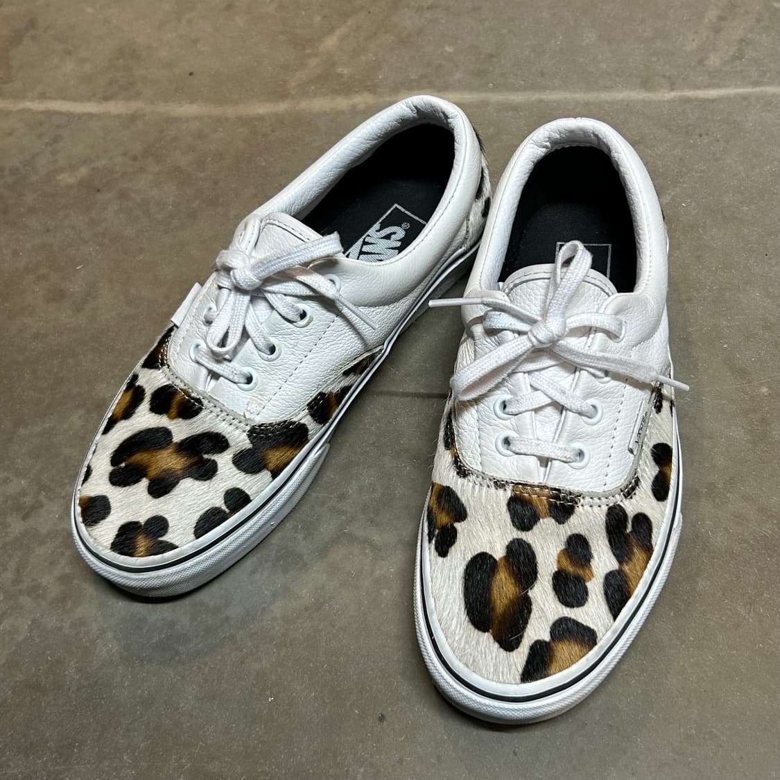 240) 반스 에라 트루 화이트 카프헤어 송치 레오파드 스니커즈 상품이미지1