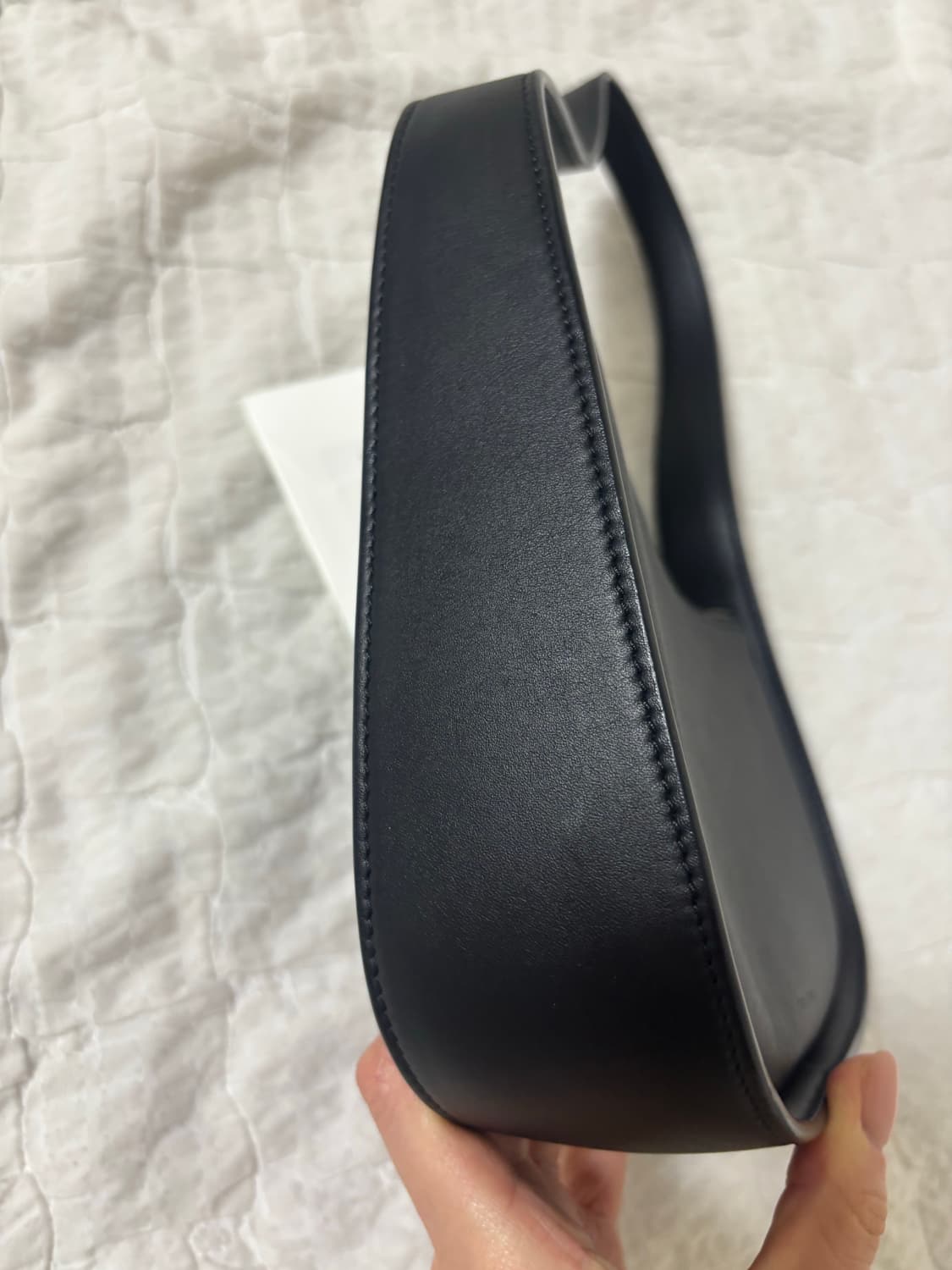 The row 더로우 하프문 하프문백 블랙 상품이미지4