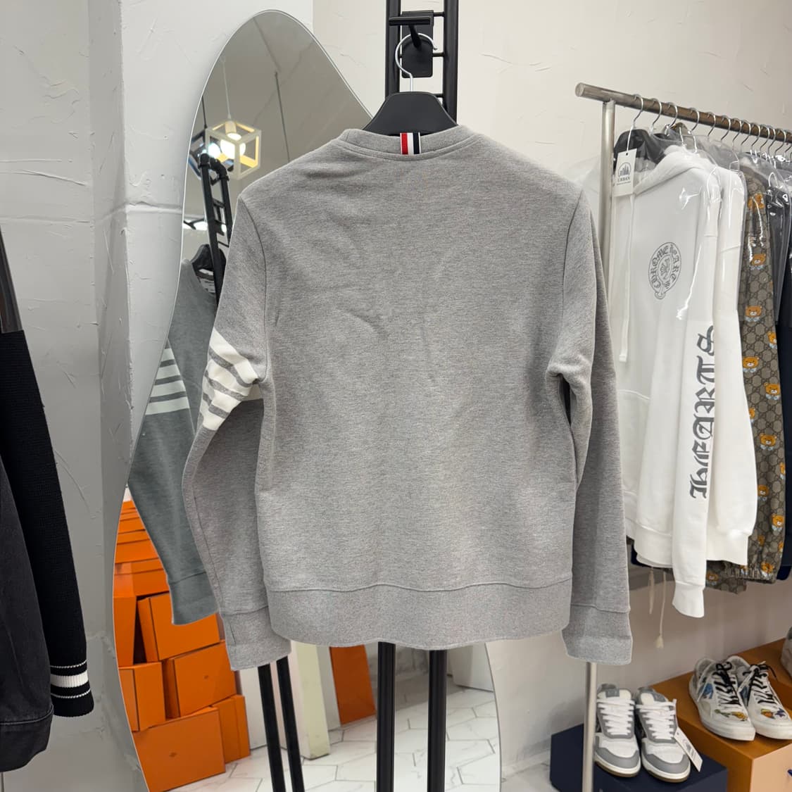 [3] 톰브라운 사선완장 맨투맨 그레이 상품이미지2