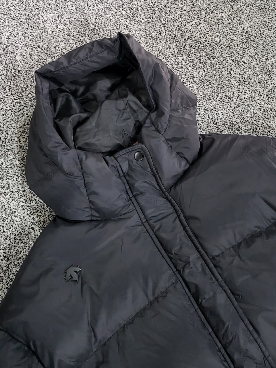 데상트 블랙 패딩자켓 상품이미지2