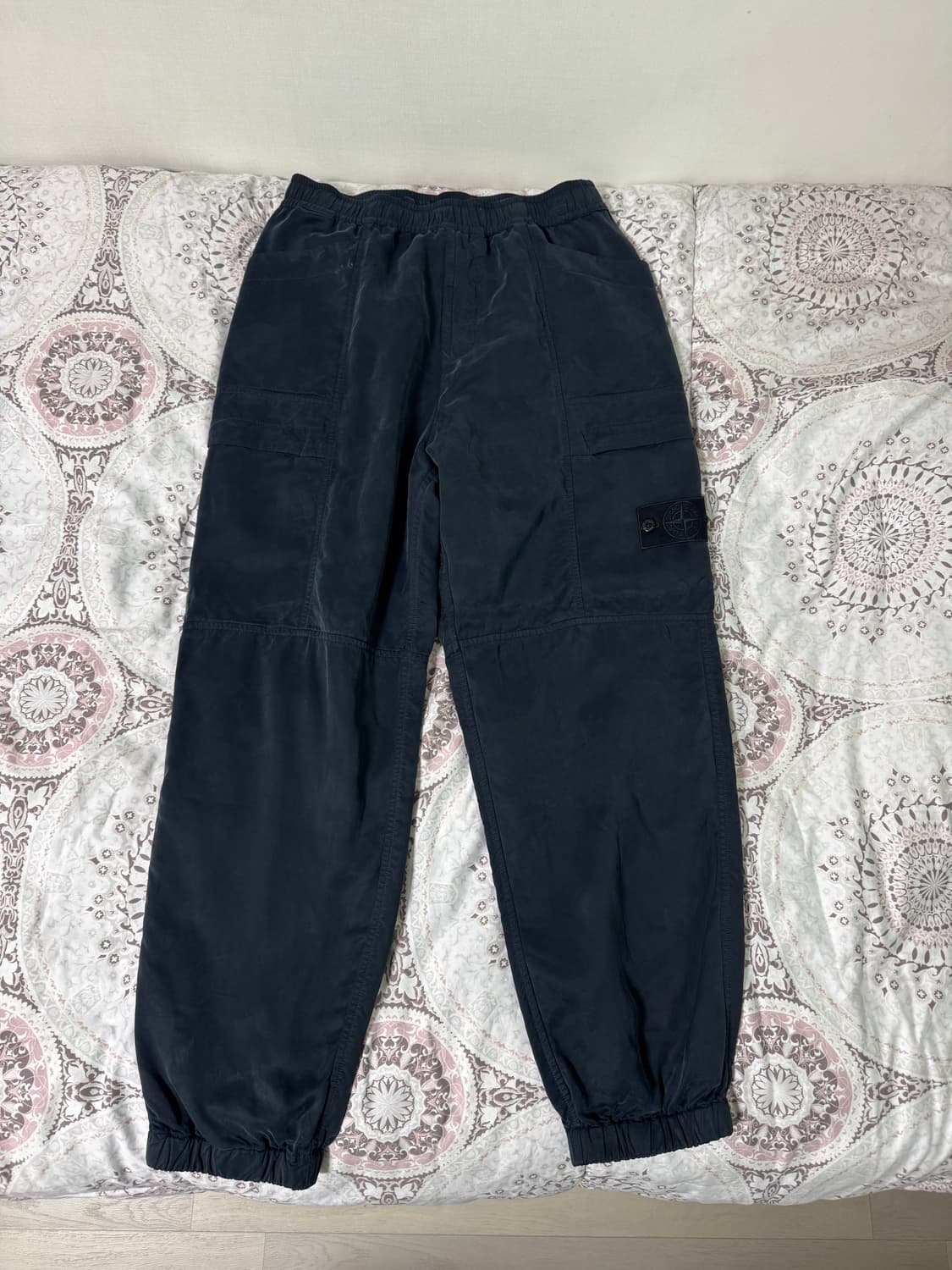 정품 스톤아일랜드 24시즌 고스트피스 카고 팬츠 네이비 상품이미지1