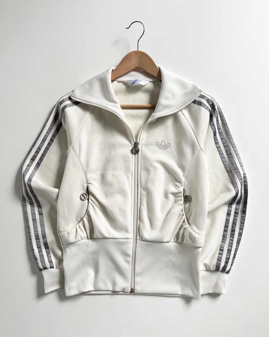 Adidas 아디다스 글리터로고 실버 우먼 크롭 트랙탑 상품이미지1